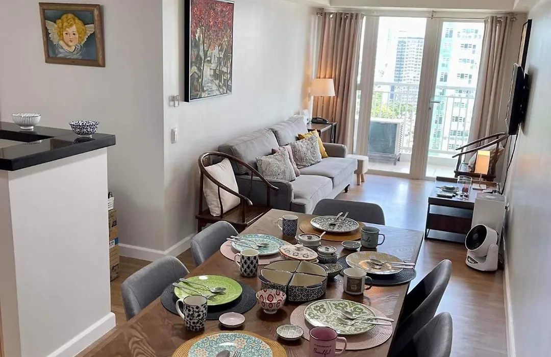 Spacious Stylish With Two Bedrooms, Near Mall *